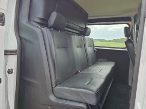 Rzędy siedzeń i ścianka działowa — Renault MASTER 2.3 L1H1 Dubbel Cabine! z 2021 roku