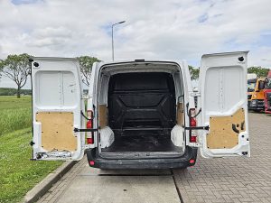 Przestrzeń ładunkowa — Renault MASTER 2.3 L1H1 Dubbel Cabine! z 2021 roku