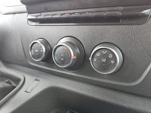 Wyposażenie specjalne wnętrza — Renault MASTER 2.3 L1H1 Dubbel Cabine! z 2021 roku