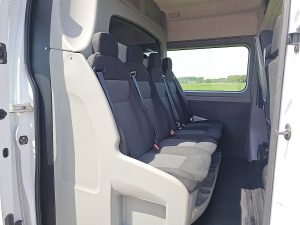Rzędy siedzeń i ścianka działowa — Renault MASTER 2.3 L2H2 Dubbele Cabine! z 2024 roku