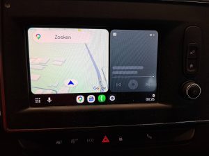 Ekran z Apple CarPlay — Renault MASTER 2.3 L2H2 Dubbele Cabine! z 2024 roku