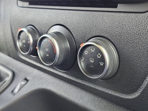 Wyposażenie specjalne wnętrza — Renault MASTER 2.3 L2H2 Dubbele Cabine! z 2024 roku
