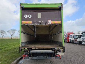 Przestrzeń ładunkowa — Renault MIDLUM 180.12 EEV LIFT GARAGE DOOR z 2011 roku