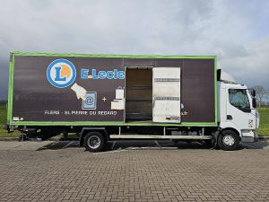 Drzwi boczne przestrzeni ładunkowej — Renault MIDLUM 180.12 EEV LIFT GARAGE DOOR z 2011 roku