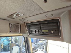 Wyposażenie specjalne wnętrza — Renault PREMIUM 380 NL TRUCK AIRCO LIFT z 2010 roku