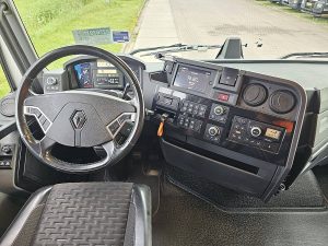 Deska rozdzielcza i stanowisko kierowcy — Renault T 480 HIGH 6X2 EVO DTI13 z 2022 roku