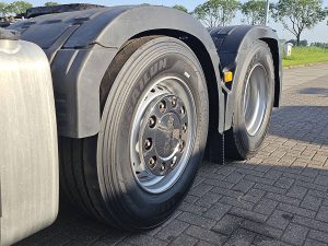 Opony z dobrym bieżnikiem — Renault T 480 HIGH 6X2 EVO DTI13 z 2022 roku