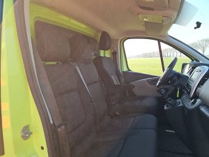 Wnętrze kabiny — Renault TRAFIC 1.6 DCI L1H1 Navi NAP Euro6! z 2019 roku