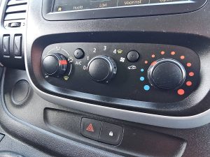 Wyposażenie specjalne wnętrza — Renault TRAFIC 1.6 DCI L1H1 Navi NAP Euro6! z 2019 roku