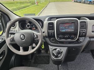 Deska rozdzielcza i stanowisko kierowcy — Renault TRAFIC 1.6 DCI L2H1 Airco Imperiaal z 2017 roku