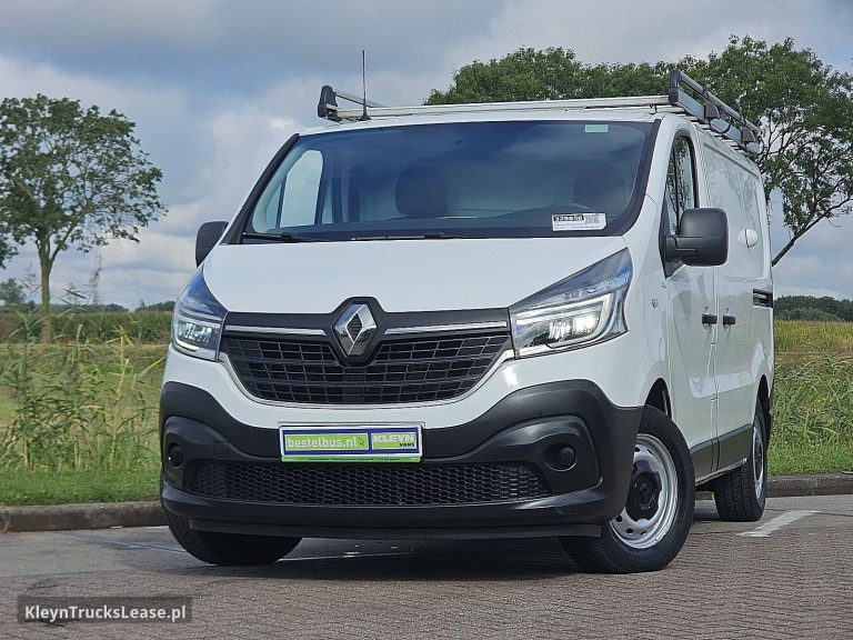 Renault TRAFIC 2.0 DCI 120 COMFORT L1H1 z 2021 roku, blaszak z zagranicy — przód pojazdu