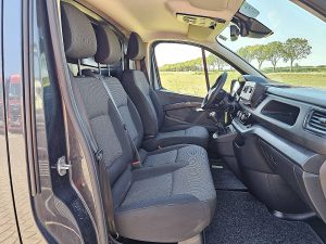Wnętrze kabiny — Renault TRAFIC 2.0 DCI ac LED EURO6 z 2023 roku