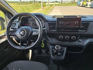 Deska rozdzielcza i stanowisko kierowcy — Renault TRAFIC 2.0 DCI ac LED EURO6 z 2023 roku