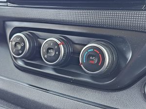Wyposażenie specjalne wnętrza — Renault TRAFIC 2.0 DCI ac LED EURO6 z 2023 roku