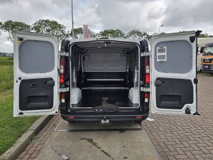 Przestrzeń ładunkowa — Renault TRAFIC 2.0 DCI L1H1 2xZijdeur NAP! z 2021 roku