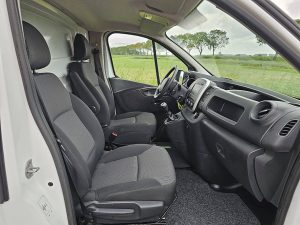 Wnętrze kabiny — Renault TRAFIC 2.0 DCI L1H1 2xZijdeur NAP! z 2021 roku