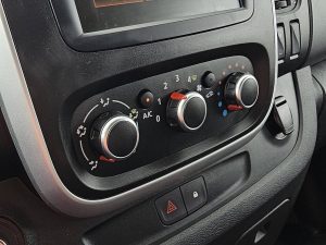 Wyposażenie specjalne wnętrza — Renault TRAFIC 2.0 DCI L1H1 2xZijdeur NAP! z 2021 roku