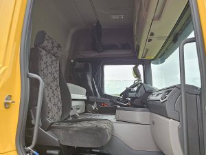 Wnętrze kabiny — Scania G410 LNG z 2021 roku