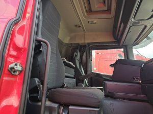 Wnętrze kabiny — Scania G450 6X2*4 CROWN ED. z 2018 roku