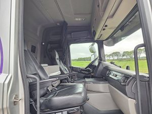 Wnętrze kabiny — Scania G500 MILKTANK,12M3 z 2021 roku