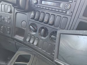 Wyposażenie specjalne wnętrza, ujęcie 3 — Scania P280 6X2*4 LIFT GETRÄNKE z 2015 roku