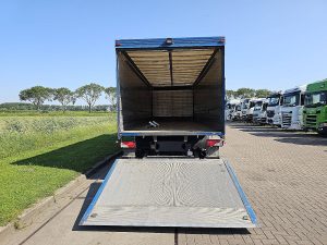 Przestrzeń ładunkowa — Scania P280 6X2*4 LIFT GETRÄNKE z 2015 roku