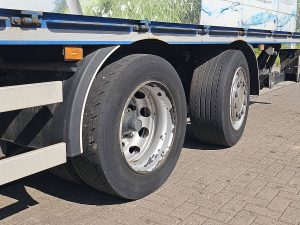 Opony z dobrym bieżnikiem — Scania P280 6X2*4 LIFT GETRÄNKE z 2015 roku