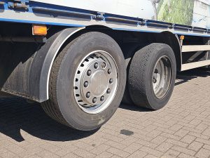 Opony z dobrym bieżnikiem, ujęcie 2 — Scania P280 6X2*4 LIFT GETRÄNKE z 2015 roku