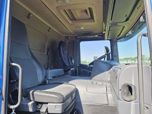 Wnętrze kabiny — Scania P280 6X2*4 LIFT GETRÄNKE z 2015 roku