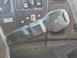 Wyposażenie specjalne wnętrza, ujęcie 3 — Scania P410 HIAB XS122 z 2016 roku