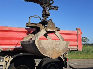 Wyposażenie specjalne, ujęcie 5 — Scania P410 HIAB XS122 z 2016 roku