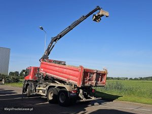 Strona kierowcy z tyłu — Scania P410 HIAB XS122 z 2016 roku