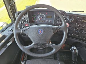 Wyposażenie specjalne wnętrza, ujęcie 3 — Scania R420 MANUAL ALCOA PTO z 2008 roku