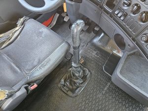 Wyposażenie specjalne wnętrza, ujęcie 2 — Scania R420 MANUAL ALCOA PTO z 2008 roku