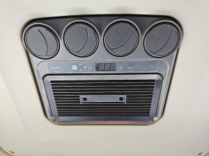 Wyposażenie specjalne wnętrza, ujęcie 3 — Scania R450 z 2015 roku