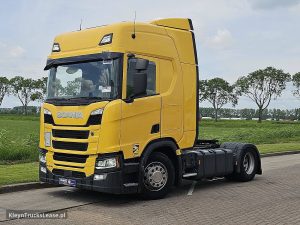 Strona kierowcy z przodu — Scania R450 z 2022 roku