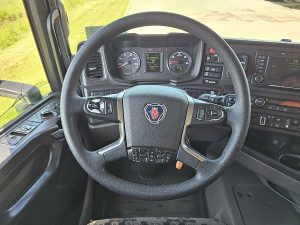 Wyposażenie specjalne wnętrza, ujęcie 3 — Scania R450 CRANE HMF 1720-K4 z 2019 roku