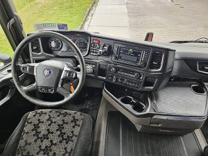 Deska rozdzielcza i stanowisko kierowcy — Scania R450 NEXT GEN RETARDER z 2019 roku
