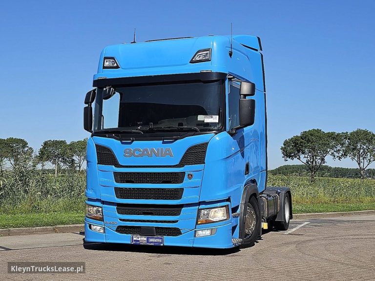 Scania R450 spoilers z 2022 roku, ciągnik siodłowy z zagranicy — przód pojazdu
