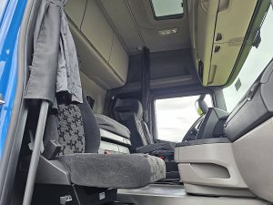 Wnętrze kabiny — Scania R460 RET. NIGHT A/C SUPER z 2023 roku