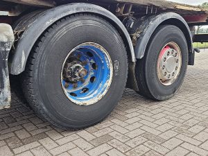 Opony z dobrym bieżnikiem — Scania R480 6X2 MANUAL CRANE z 2007 roku