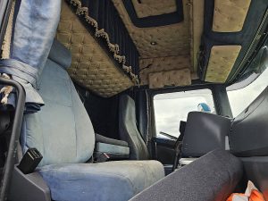Wnętrze kabiny — Scania R480 6X2 MANUAL CRANE z 2007 roku