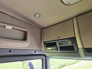 Wyposażenie specjalne wnętrza, ujęcie 2 — Scania R490 HMF 6020 z 2016 roku