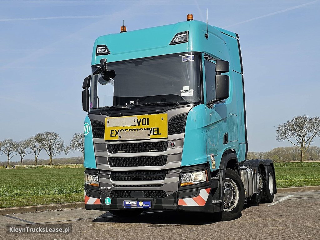 Scania R500 z 2022 roku, ciągnik siodłowy z zagranicy — przód pojazdu