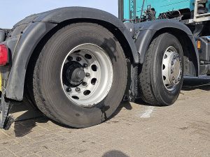 Opony z dobrym bieżnikiem, ujęcie 2 — Scania R500 z 2022 roku