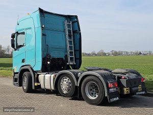 Strona kierowcy z tyłu — Scania R500 z 2022 roku
