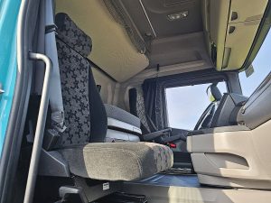 Wnętrze kabiny — Scania R500 z 2022 roku
