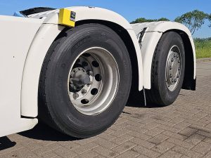 Opony z dobrym bieżnikiem — Scania R500 6X2*4 NB LEATHER z 2021 roku