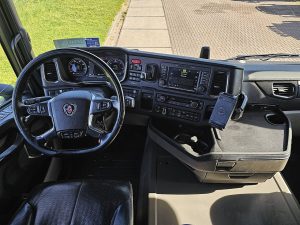 Deska rozdzielcza i stanowisko kierowcy — Scania R500 6X2*4 NB LEATHER z 2021 roku