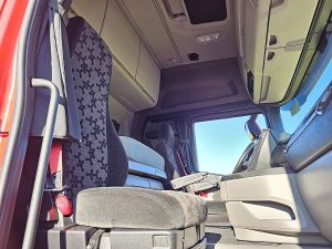 Wnętrze kabiny — Scania R500 6x2/4 RETARDER ADR z 2021 roku